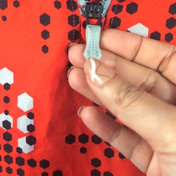 Under Armour UA Storm Hooded Rain Jacket Unisex Youth Medium Red Geometric - Picture 4 of 10